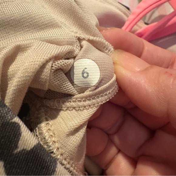 LULULEMON Patterned Athletic Sports Bra Size 6 - Picture 5 of 5